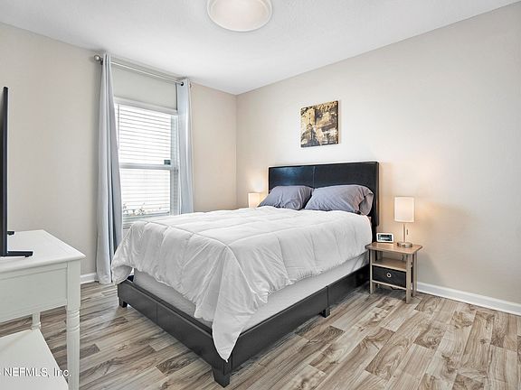 3rd image of 121 Moorcroft Way