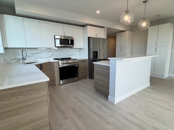 40 Center Street image 6 of 28