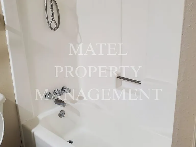 1313 Floyd Ave — Photo 12