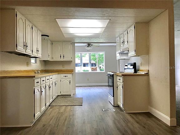 3rd image of 502 Skyline Dr E