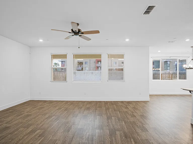 2455-00 Explorador Dr — Photo 10