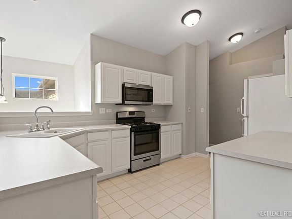 3rd image of 987 Parkhill Cir Unit 987