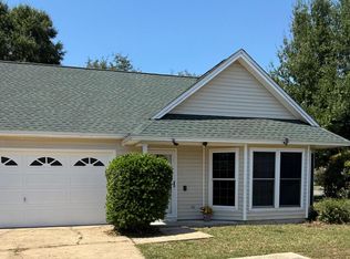 910 Elizabeth Ln, Shalimar, FL 32579