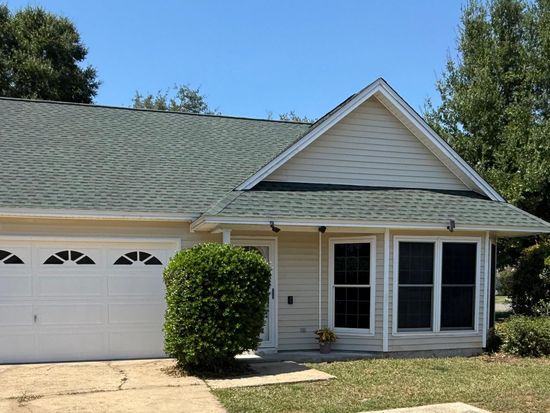 910 Elizabeth Ln, Shalimar, FL 32579