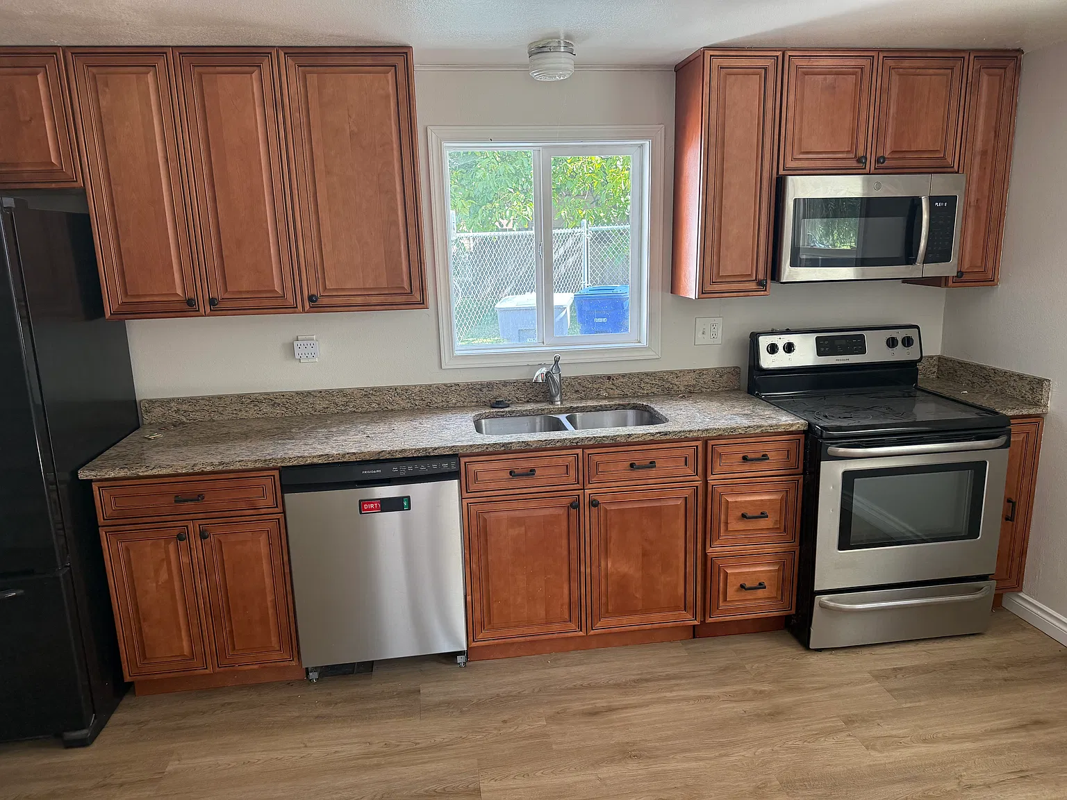 1106 Cedar Ave — Photo 3