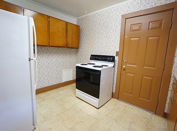 4th image of 2111 N Troup St