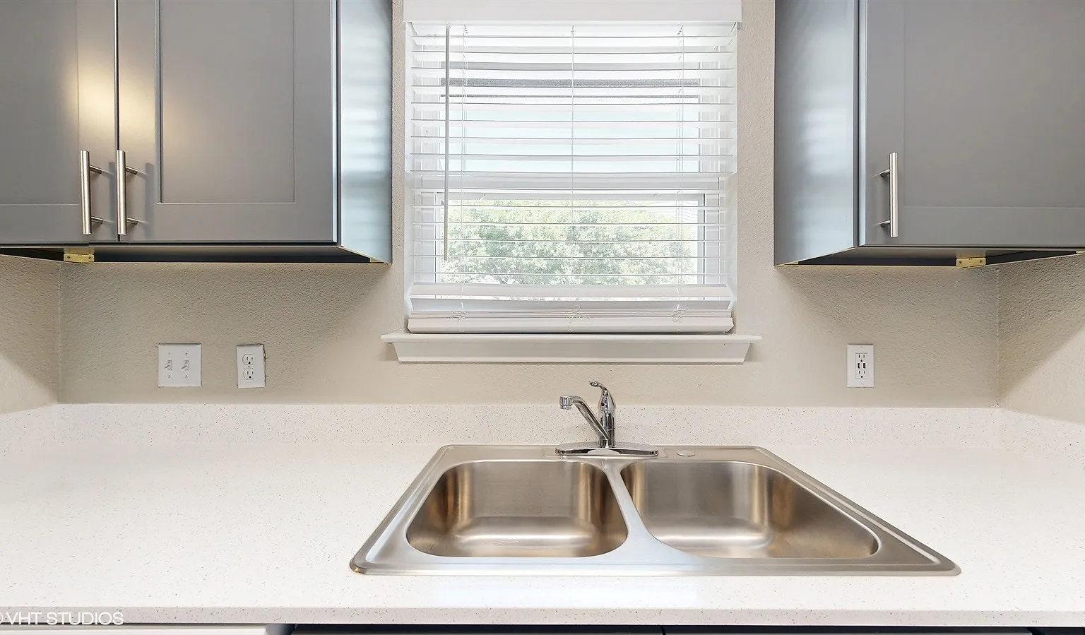 Bella Vista Apartments — Photo 2