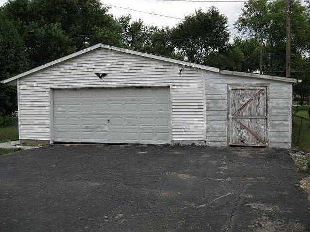 2nd image of 5023 Manker St