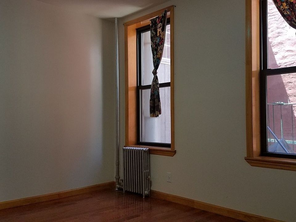 1st image of 19 Allen St APT 3