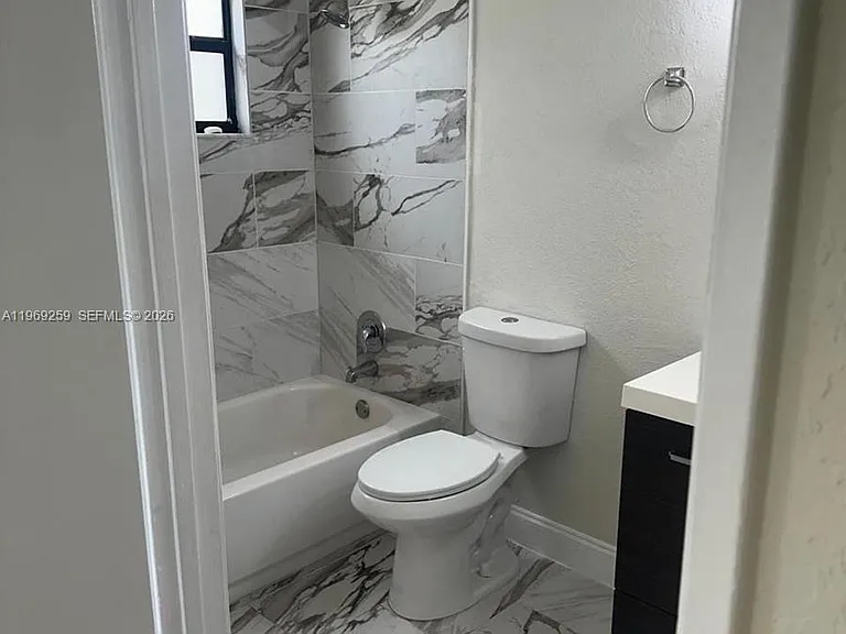 1463 Lake Crystal Dr — Photo 10