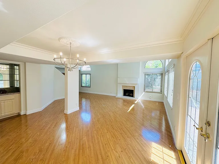 6635 Soaring Dr — Photo 10