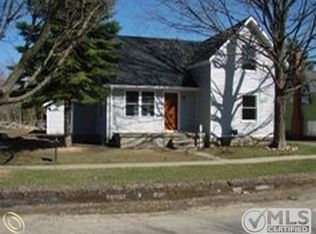 1046 Adams St, Lapeer, MI