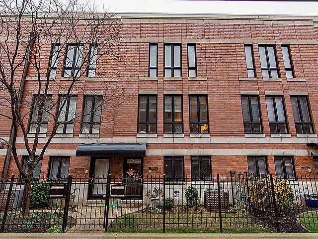1st image of 3150 N Lakewood Ave #3