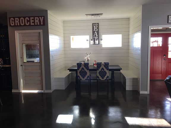 Built in dining nook 