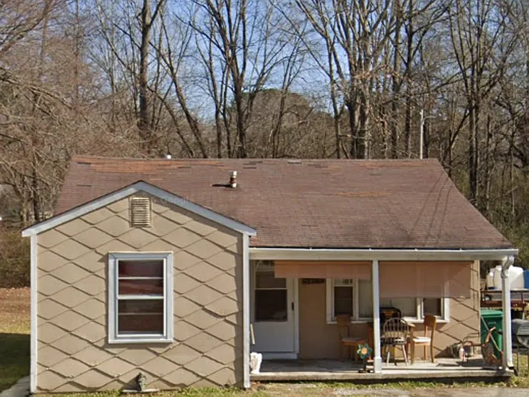 42 Monroe Ave — Photo 1