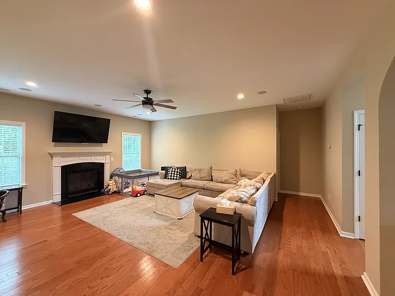 302 Toto Ct — Photo 9