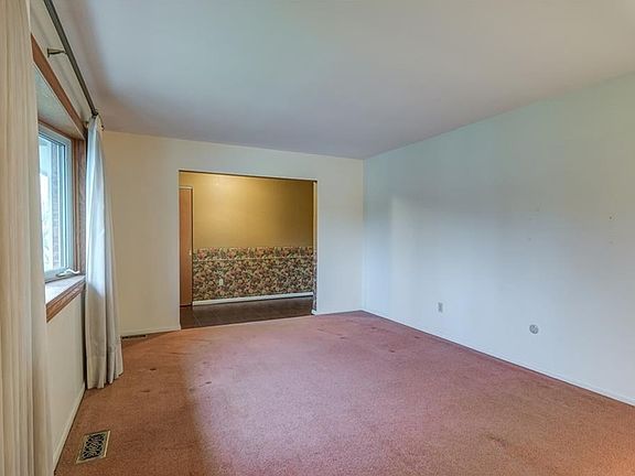 3rd image of 6235 Woodville Dr