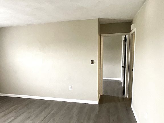 2nd image of 3875 Hillsboro Dr #M