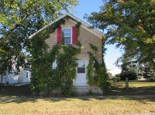 105 4th Ave NE, Farley, IA 52046