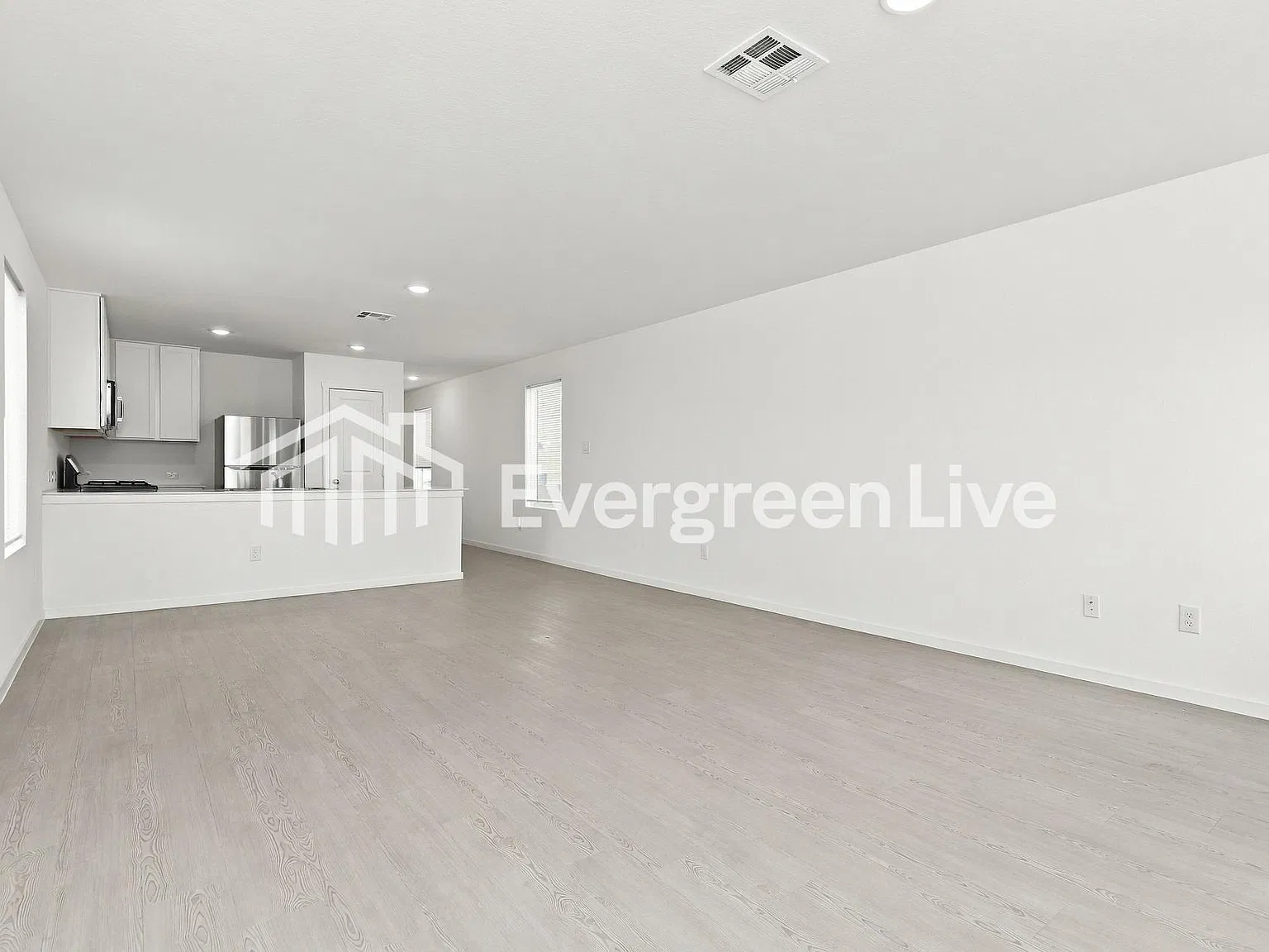 4 bed, 2.5 bath, 1535 sqft, $1,420 — Photo 4