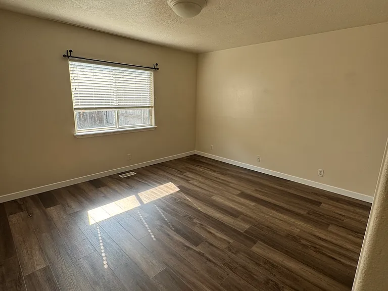5930 N Bogart Ln — Photo 13