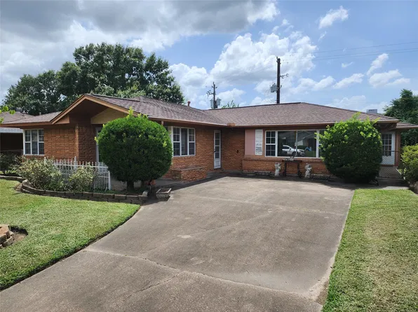 11319 Walk Dr, Houston, TX 77076