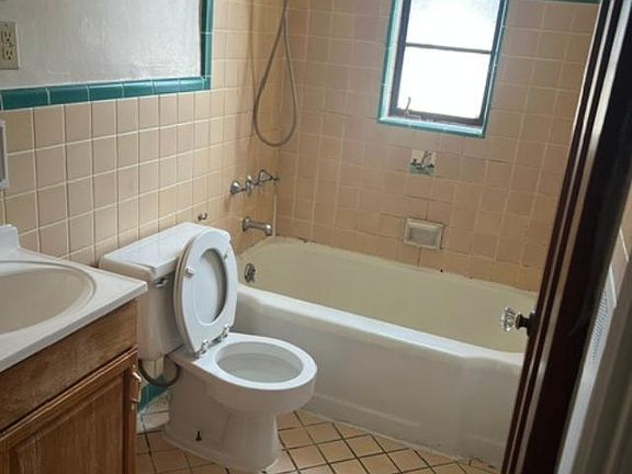 4th image of 4538 Linden Ave APT 4