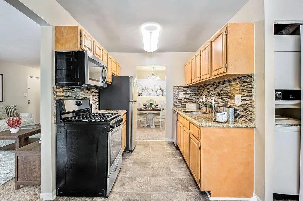 Montgomery Trace Apartment Homes — Photo 1