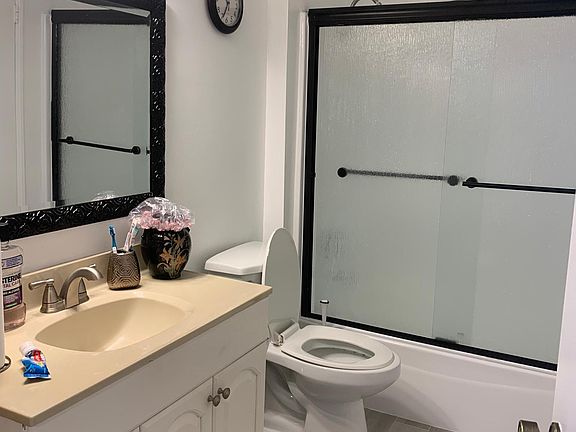 2nd image of 27150 Hidaway Ave Unit 3