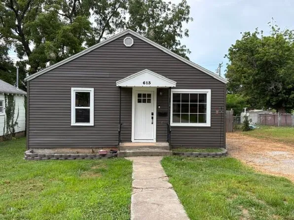 613 E Highland Street, Aurora, MO 65605