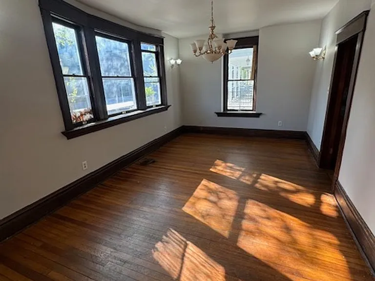 901 W Main St — Photo 3