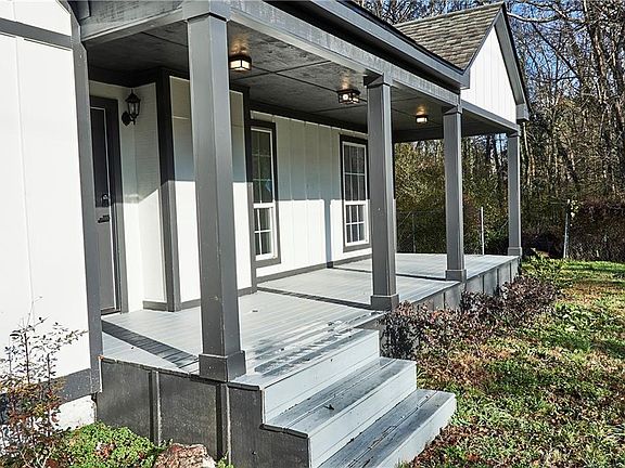3rd image of 3349 Calhoun Rd NE