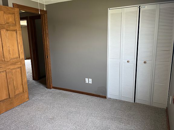 3rd image of 4051 E Forest Glen Ave
