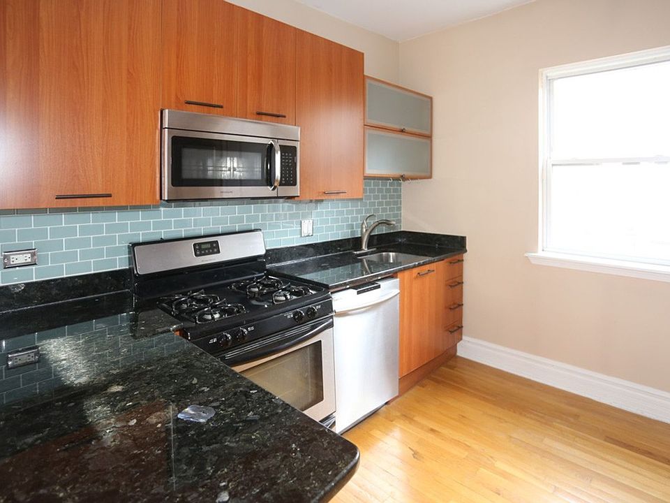 1st image of 2457 W Sunnyside Ave #1