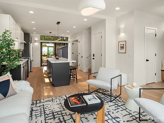 4th image of 2821 Harris Place S