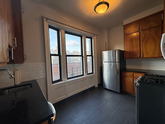 2nd image of 515 Cathedral Pkwy #8D