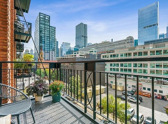2nd image of 360 W Illinois St APT 427