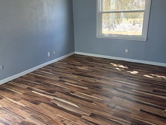 4th image of 109 Howard Dr