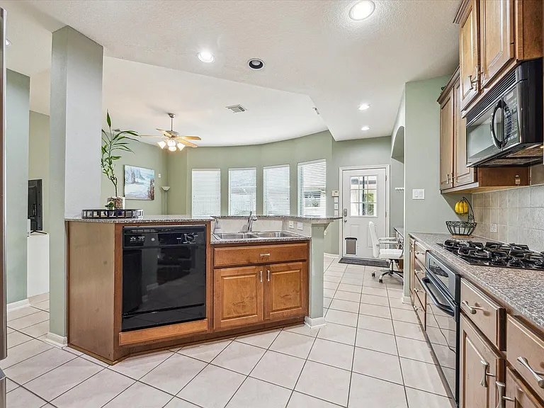 2403 Clippers Sq — Photo 11