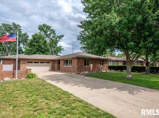 1412 N 4th St, Pekin, IL 61554