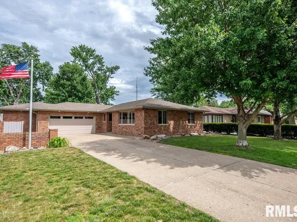 1412 N 4th St, Pekin, IL 61554