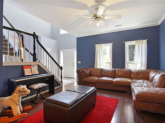 4th image of 110 Celia Ct