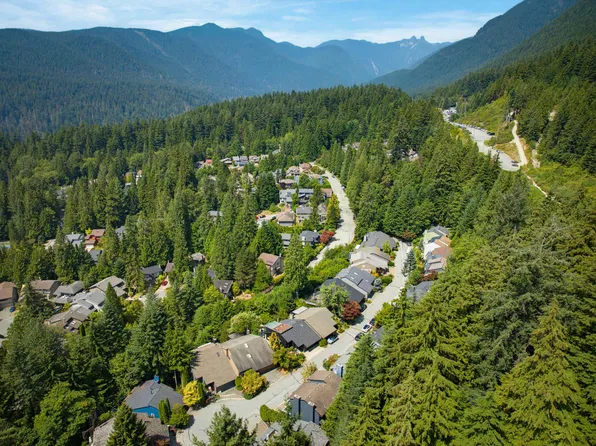 5623 Eagle Ct, North Vancouver, BC V7R 4V4