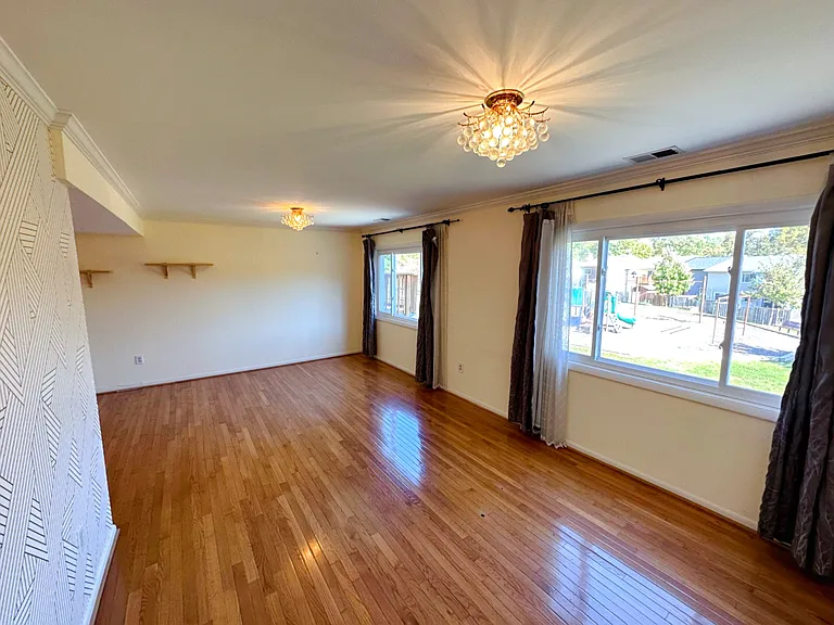 9526 Miranda Ct — Photo 4