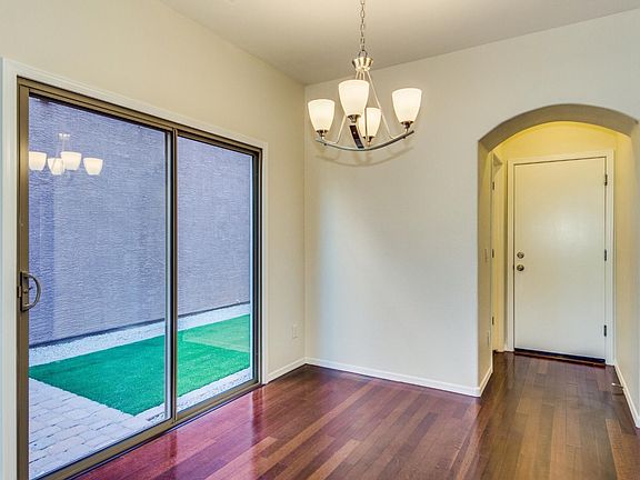 Dining area & patio