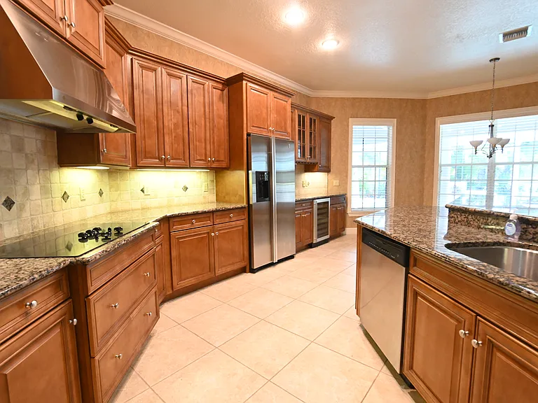 8122 Whitford Ct — Photo 4
