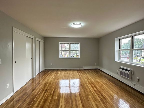 2nd image of 346 Franklin Pl APT 11