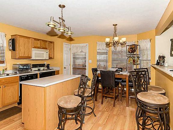 2nd image of 3128 Crestwell Dr