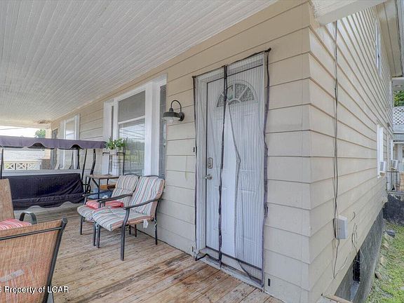 4th image of 277 E Spring St