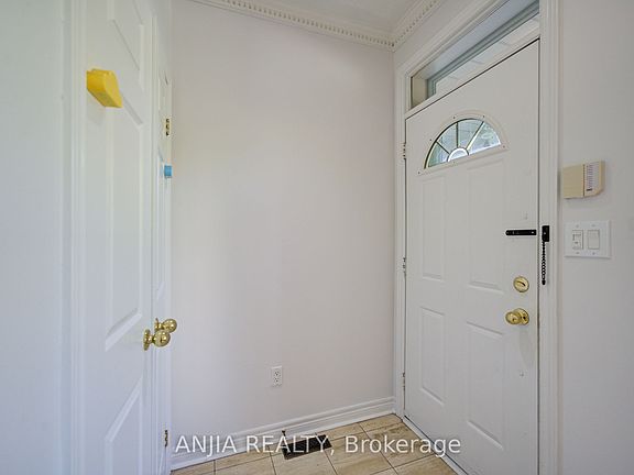 3rd image of 44 Pond Dr